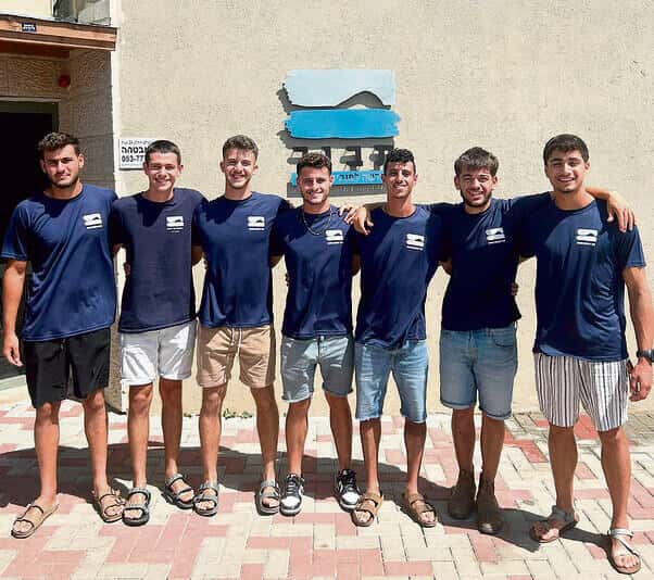 שבעת בוגרי המכינה שעתידים להתגייס לצנחנים